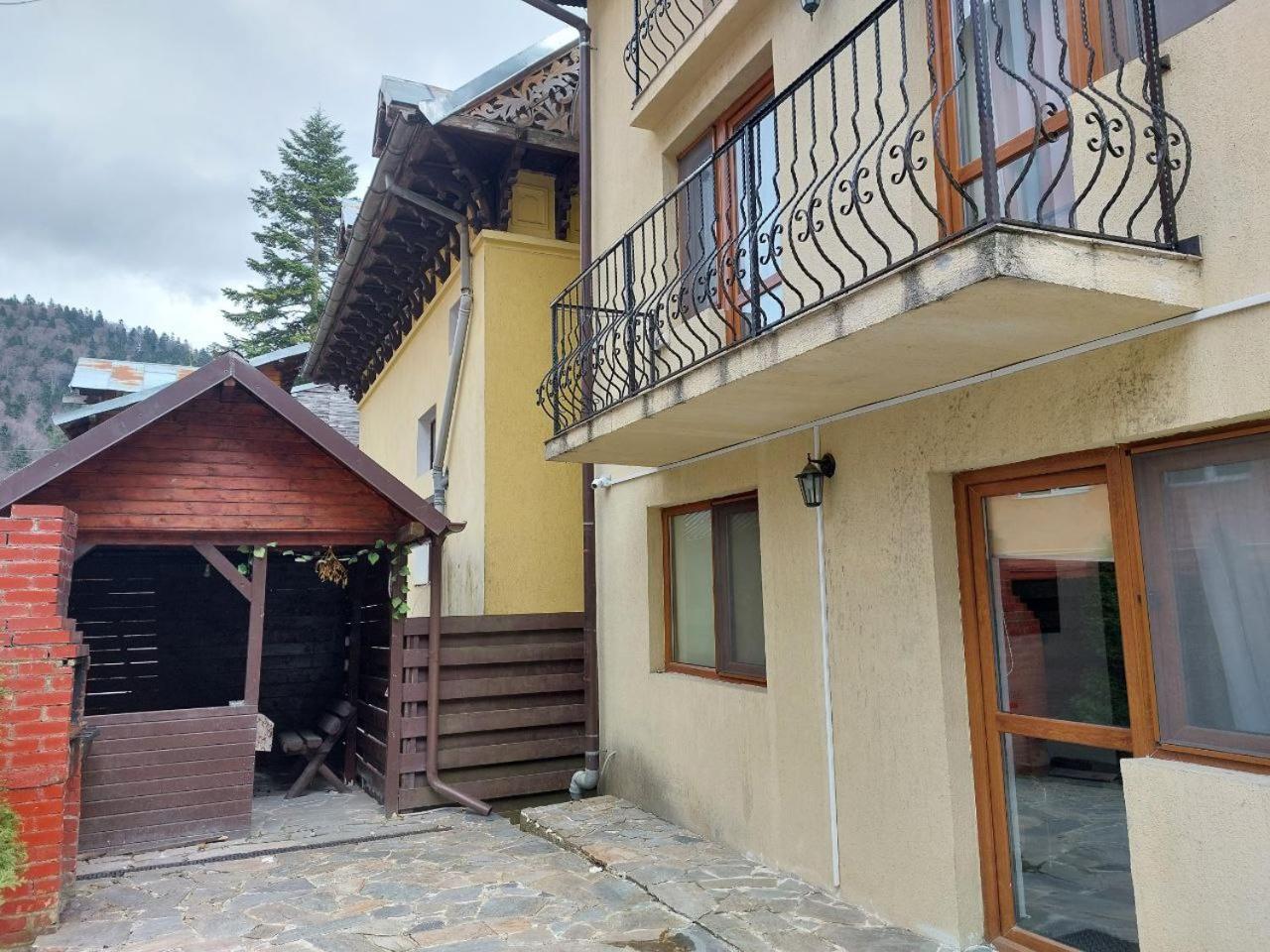 Vila Foc Alb Apartamente-Buşteni Esterno foto