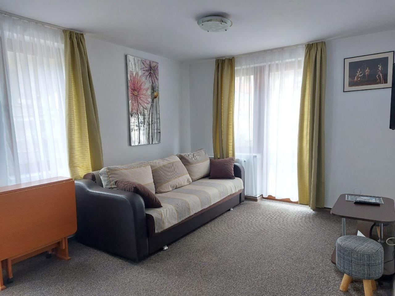 Vila Foc Alb Apartamente-Buşteni Esterno foto
